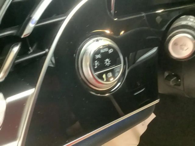 Mercedes-Benz E 200 AMG Line Sedan