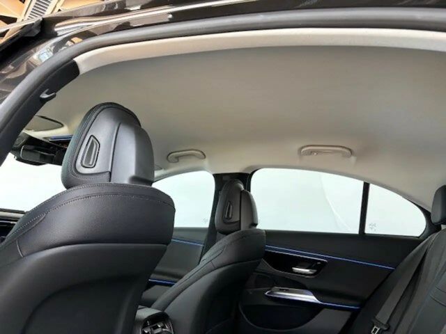 Mercedes-Benz E 200 AVANTGARDE Sedan