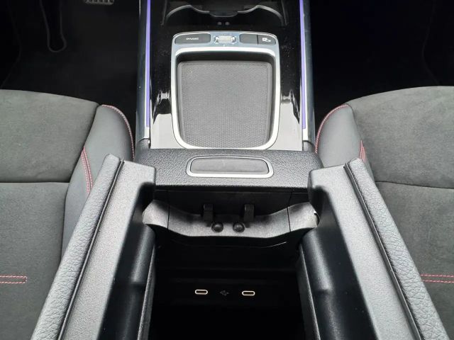 Mercedes-Benz B 200 AMG Line Sedan