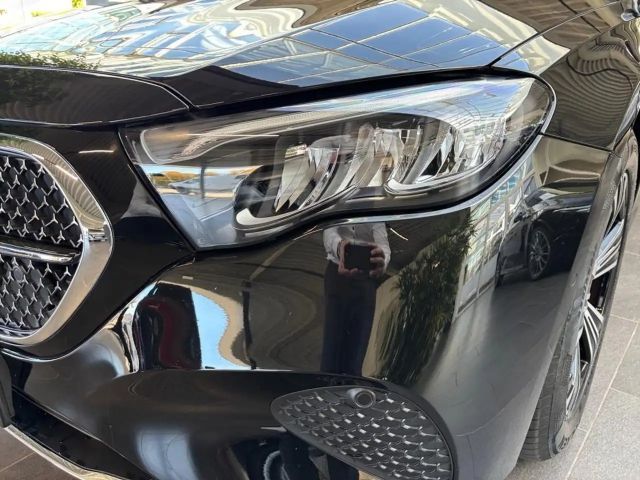 Mercedes-Benz E 200 AVANTGARDE Sedan