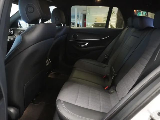 Mercedes-Benz E 200 E 200 d