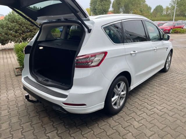 Ford S-Max Titanium