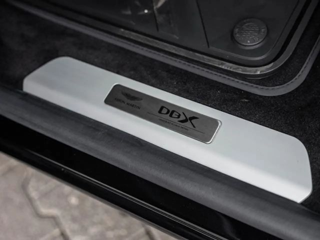 Aston Martin DBX Jet Black Sonderleasing