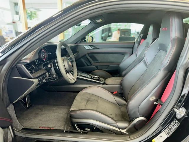 Porsche 992 Carrera Coupé GTS