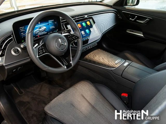 Mercedes-Benz E 220 AVANTGARDE E 220 d Sedan