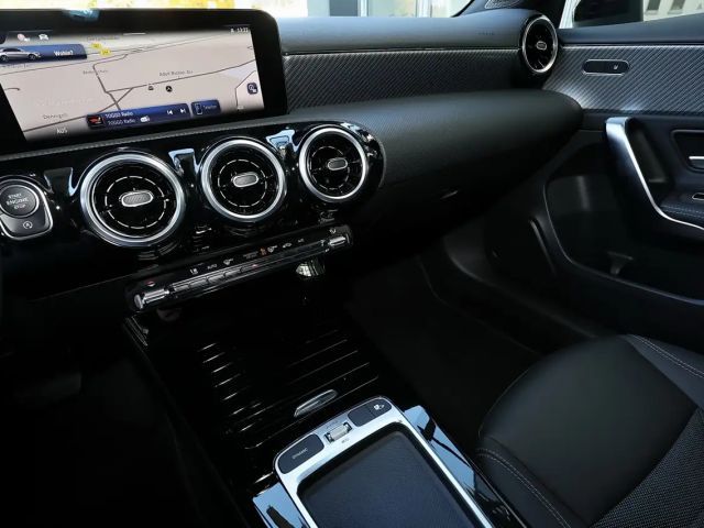 Mercedes-Benz A 180 PANORAMA+KAMERA+TOTWINKEL+MBUX+LED+18 ZOLL