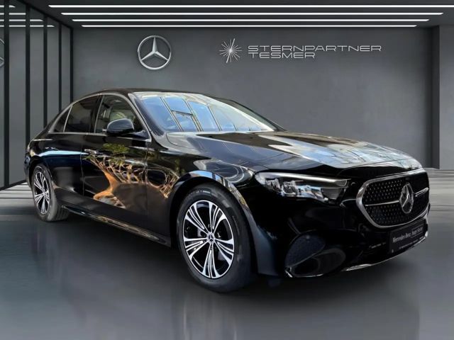 Mercedes-Benz E 200 AVANTGARDE Sedan