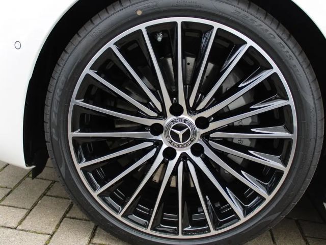 Mercedes-Benz C 200 AMG Line Sedan