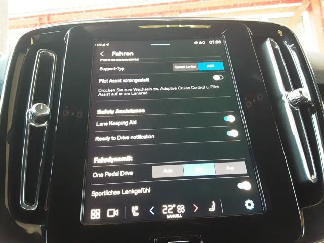 Volvo XC40 Plus Twin Engine