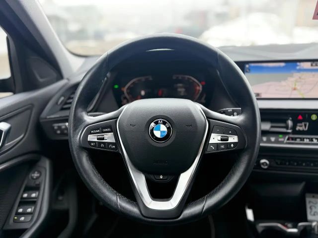 BMW 120 120i Sedan Sport Line