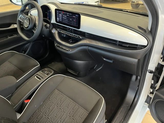 Fiat 500e R.cam*SHZ*Totwinkelass*42Kwh*Spurhalteass