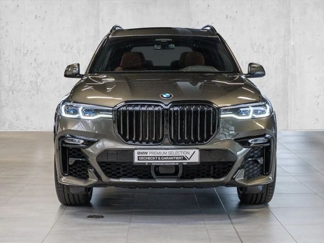 BMW X7 M50i