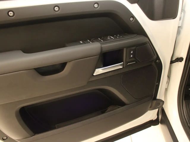 Land Rover Defender 110 D300 Dynamic SE