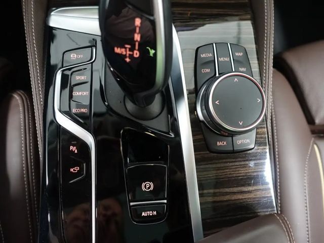 BMW 520 520d Luxury Line Sedan xDrive