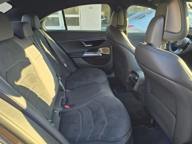 Mercedes-Benz E 200 AMG Line Sedan