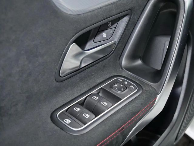 Mercedes-Benz A 250 A 250 e AMG Line