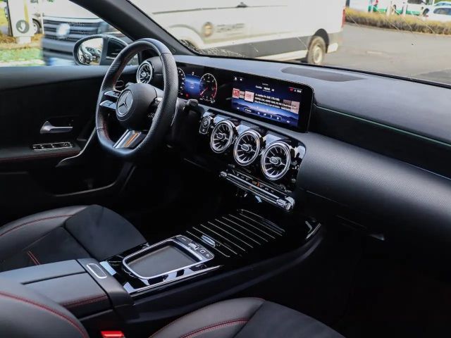 Mercedes-Benz A 200 A 200 d AMG Line