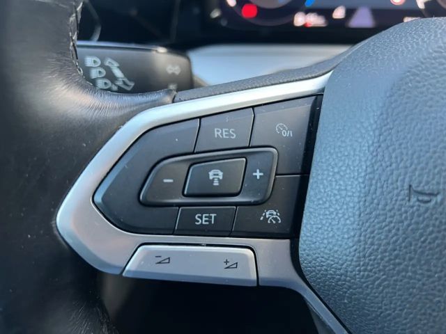 Volkswagen Golf Life Variant