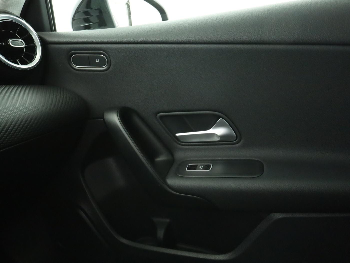 Mercedes-Benz A 250 A 250 e