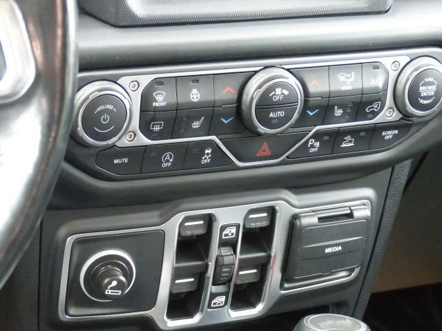 Jeep Wrangler Sahara