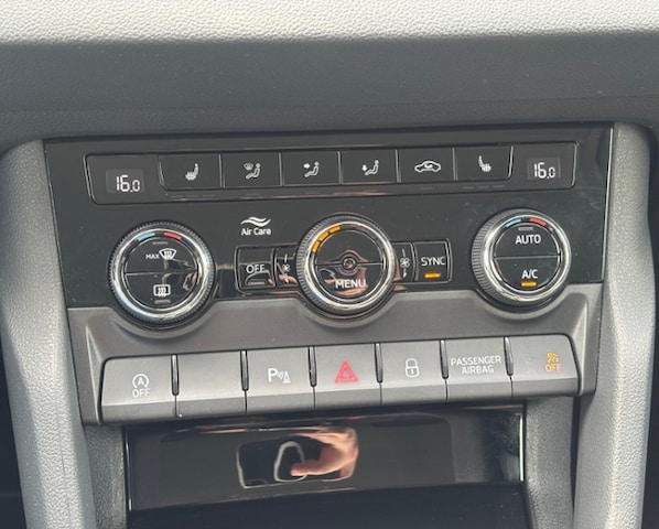 Skoda Karoq 1,5 TSI DSG Matrix KessyFull Navi Climatronic EasyOpen