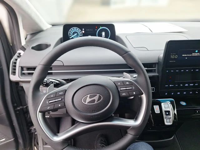 Hyundai Staria Signature