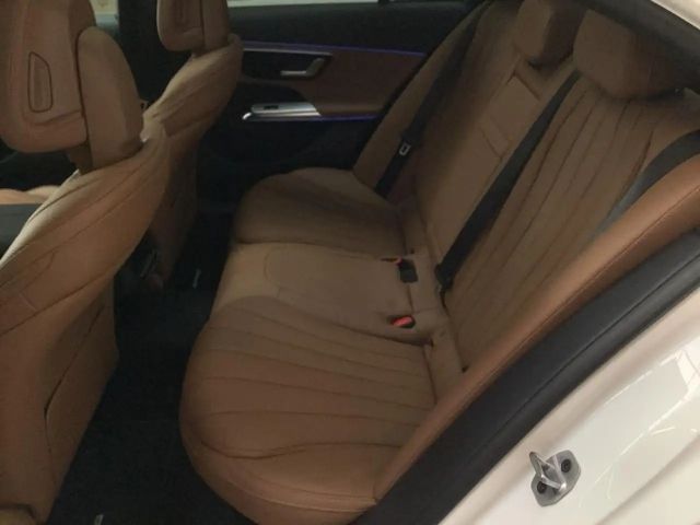 Mercedes-Benz E 200 AMG Line Sedan