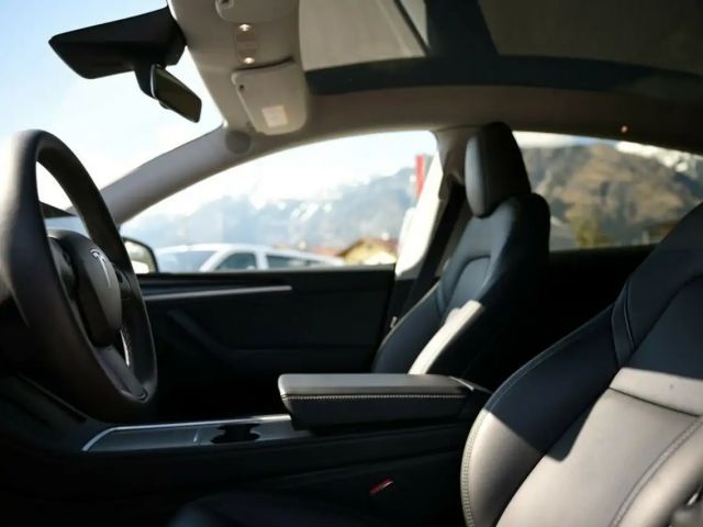 Tesla Model Y AWD Performance