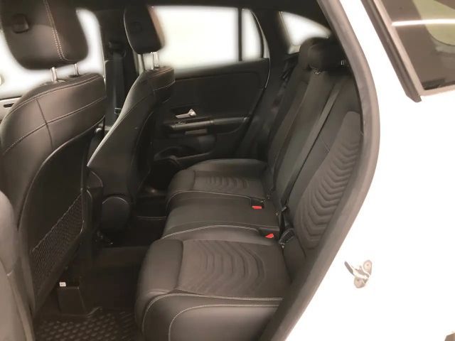 Mercedes-Benz GLA 200 4MATIC GLA 200 d