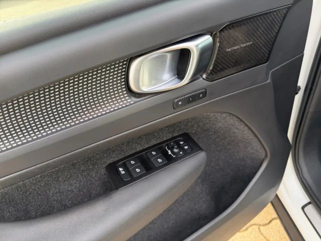 Volvo XC40 R-Design Recharge T5