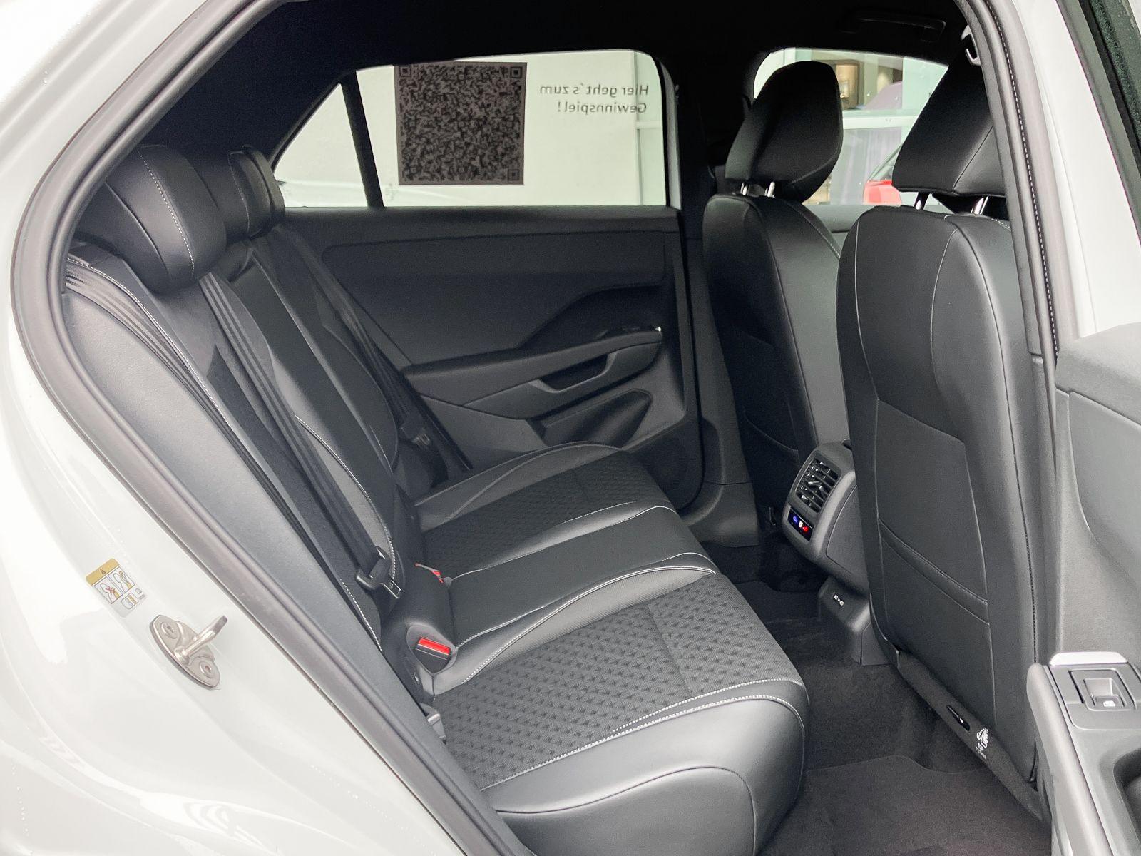 Volkswagen T-Roc 1.5 eTSI DSG R-Line