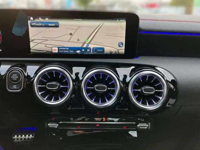 Mercedes-Benz CLA 200 AMG Line Coupé