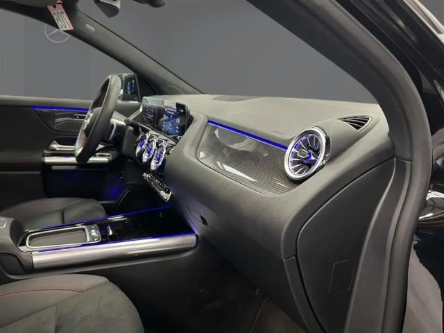 Mercedes-Benz GLA 180 AMG Line