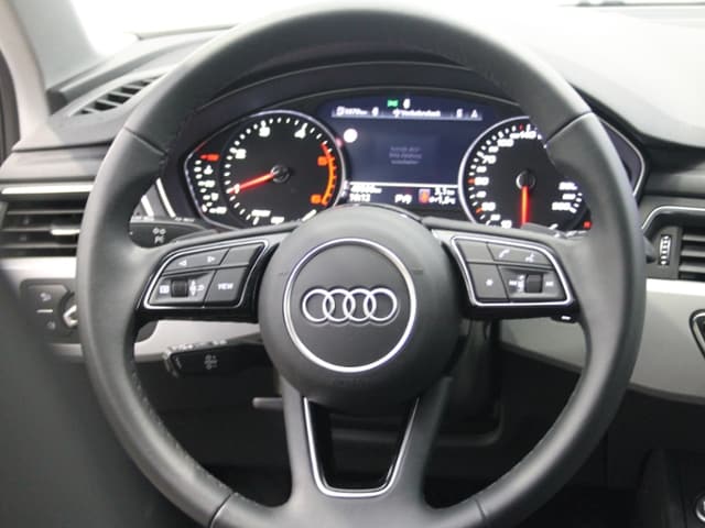 Audi A4 30 TDI S-Tronic Sedan