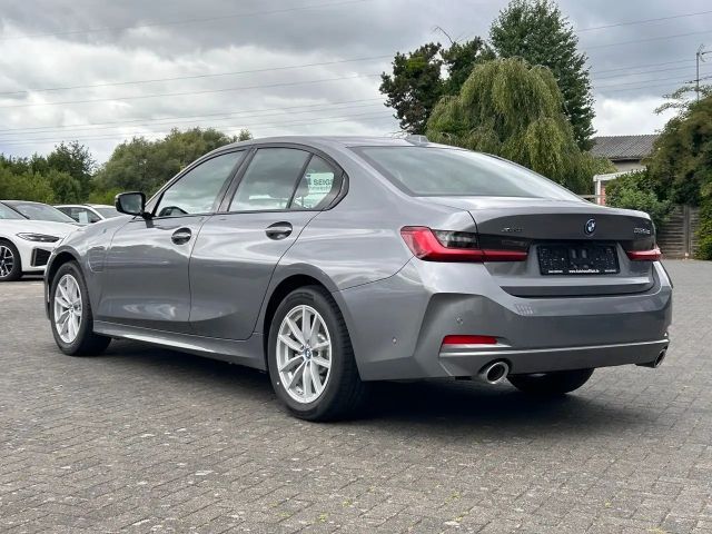 BMW 330 330e Sedan xDrive
