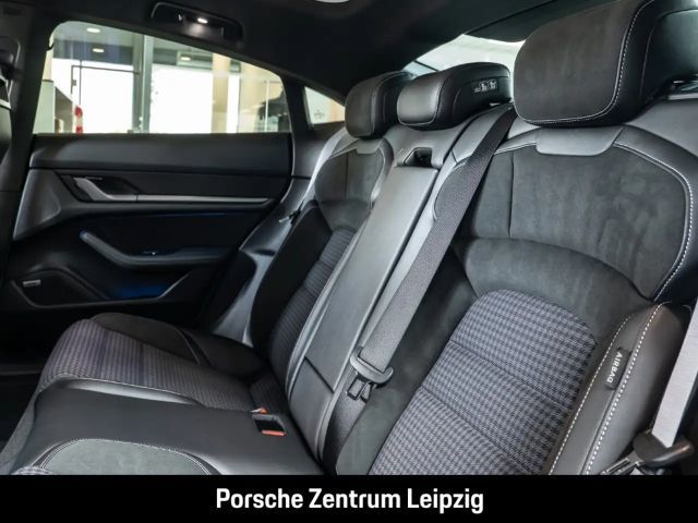 Porsche Taycan S Turbo