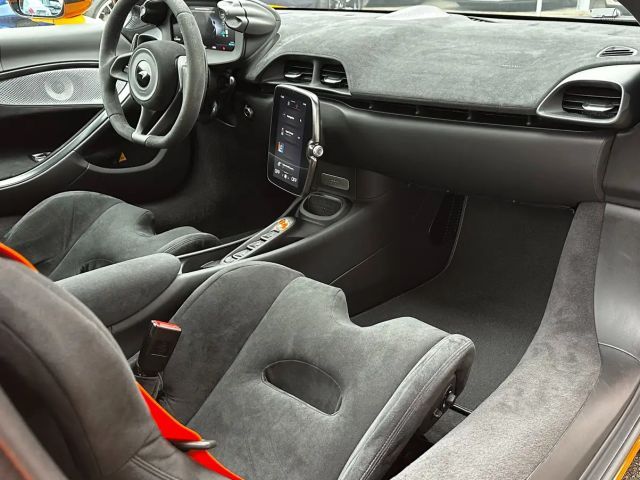 McLaren Artura Spider