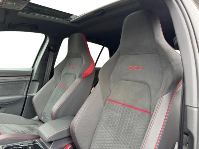 Volkswagen Golf 2.0 TSI Golf VIII IQ.Drive