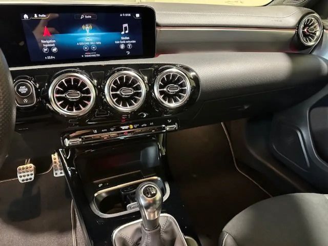 Mercedes-Benz A 180 A 180 d AMG Line