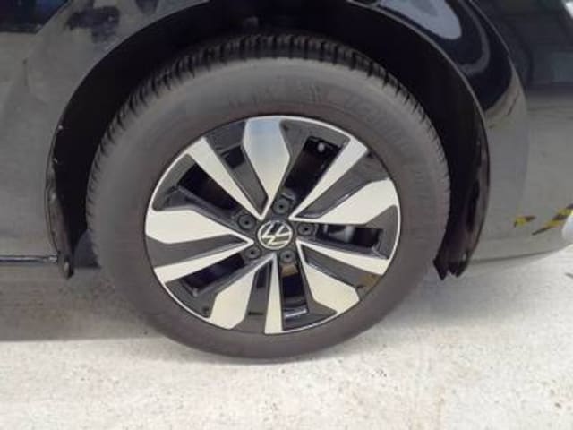 Volkswagen Golf 1.5 eTSI DSG