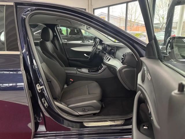 Mercedes-Benz E 220 AVANTGARDE E 220 d Sedan