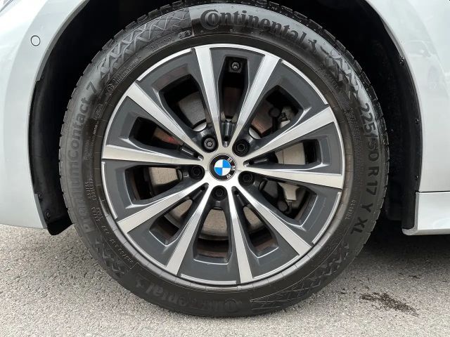 BMW 330 330e Sedan