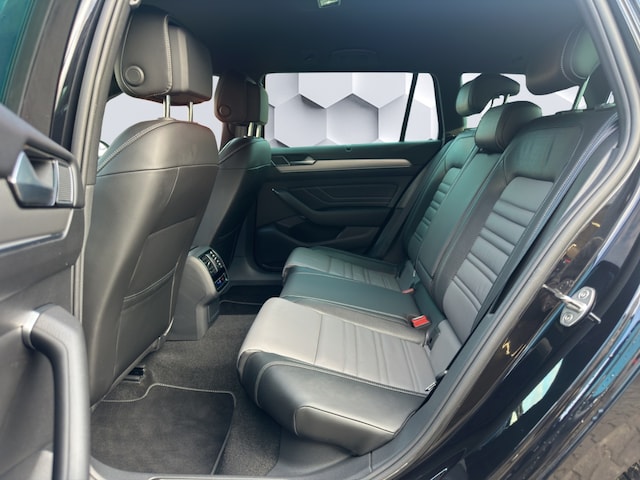 Volkswagen Passat Elegance R-Line