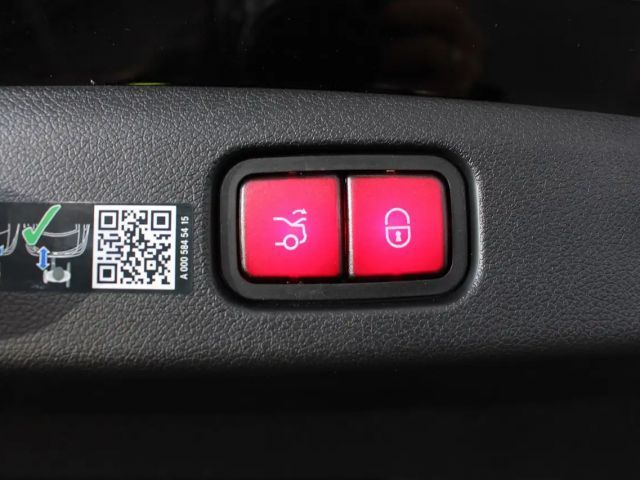 Mercedes-Benz E 200 AMG Line Sedan