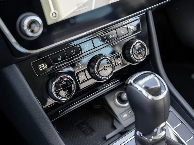 Skoda Superb 2.0 TDI Combi Style Style