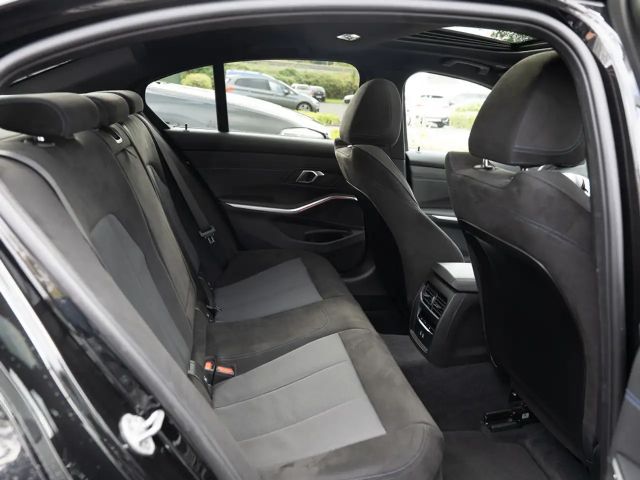 BMW 320 320d M-Sport Sedan