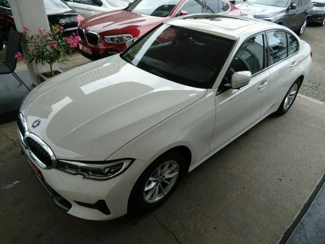 BMW 320 320i Sedan Sport Line