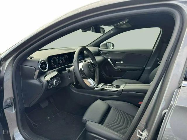 Mercedes-Benz A 180 W-Paket PDC SHZ SpurH LED LM AUT AHK KAM