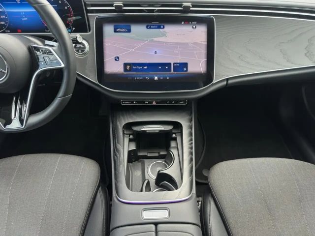 Mercedes-Benz E 200 AVANTGARDE Sedan