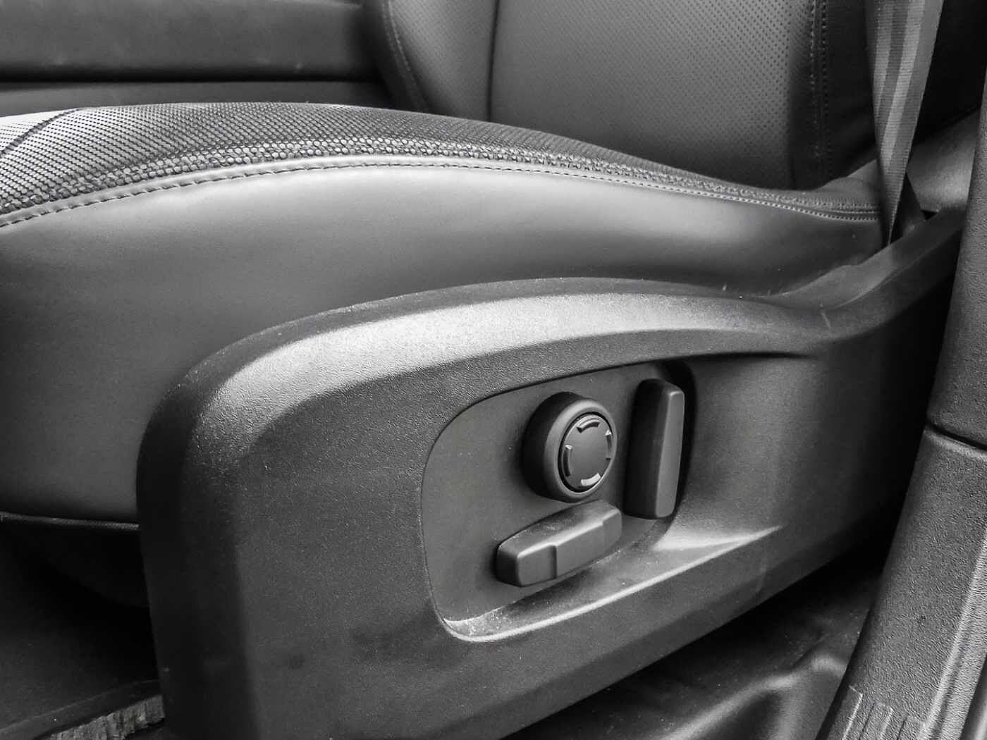 Land Rover Defender 110 Dynamic SE